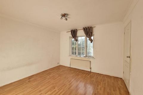 11 Hazel Grove, Romford, RM6 5PX
