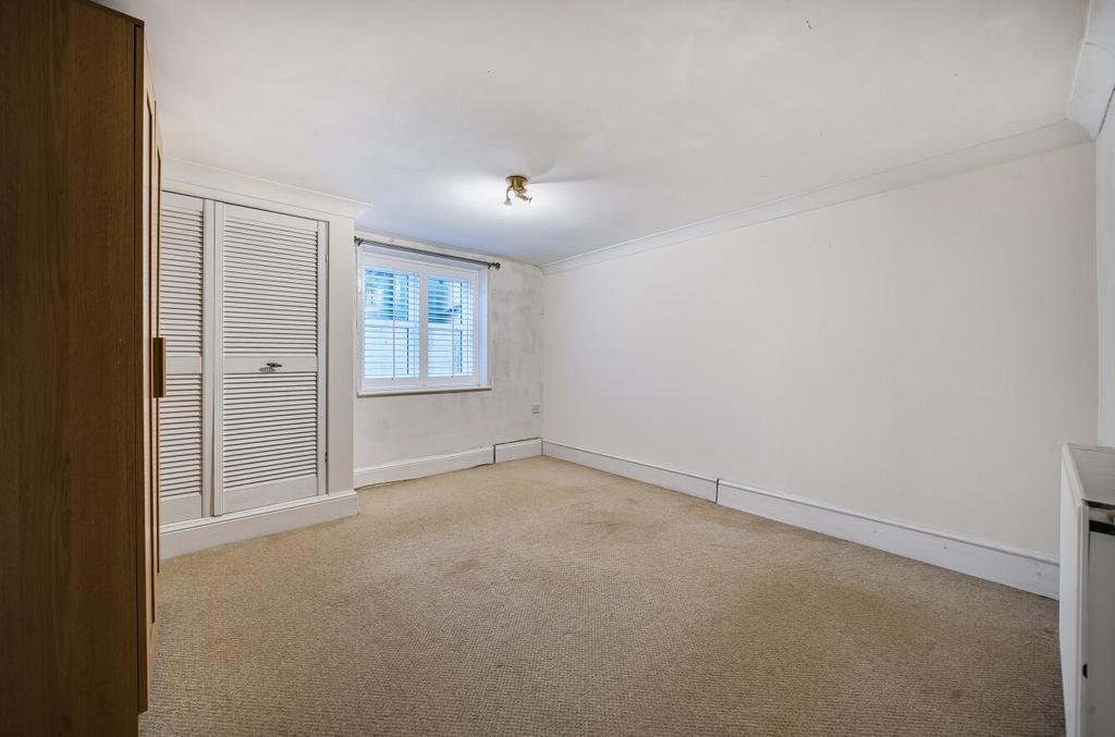 1370289-7-68f1201...