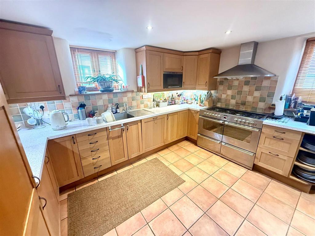KITCHEN np.jpg
