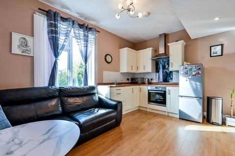 1 bedroom flat for sale, Robin Hood Road, Knaphill, Woking, GU21