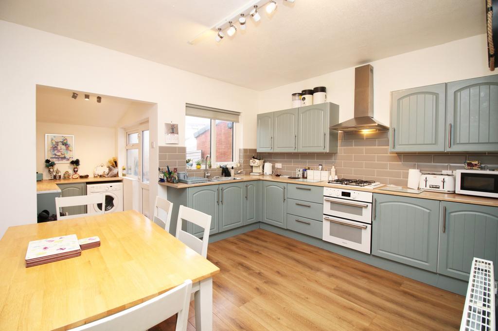 Garrick Grove, Blackpool, FY3 2 bed terraced house - £115,000