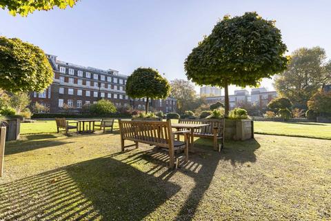 undefined, Rosebery Avenue, London EC1R