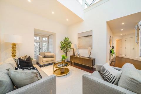2 bedroom flat for sale, Rosebery Avenue, London EC1R