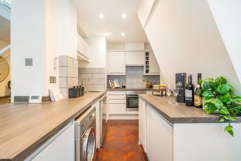 2 bedroom flat for sale, Rosebery Avenue, London EC1R