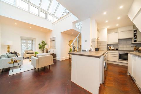 2 bedroom flat for sale, Rosebery Avenue, London EC1R