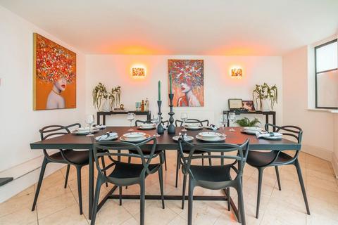 2 bedroom flat for sale, Rosebery Avenue, London EC1R