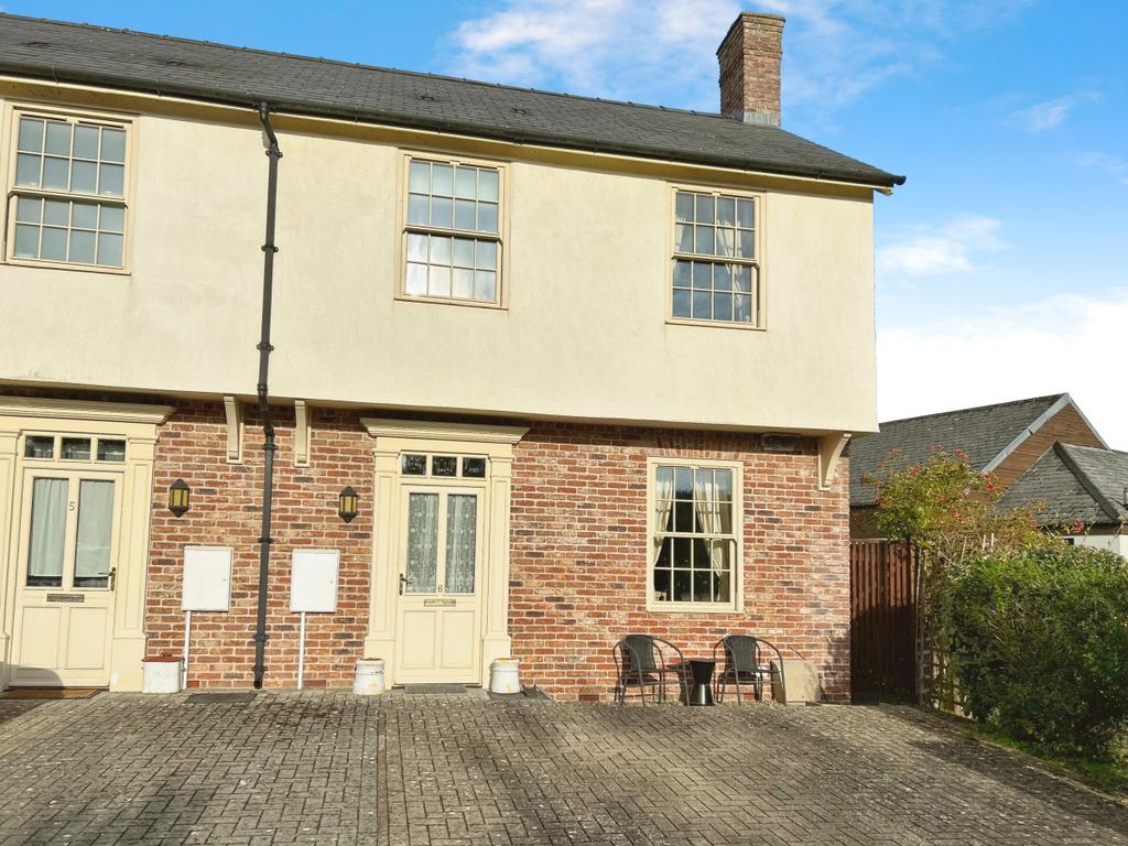 End Terrace Town House