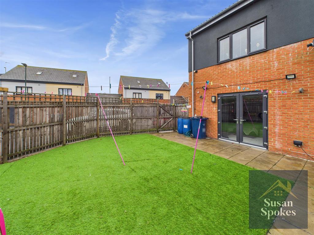 CAM01858 G0-PR0188-STILL024.jpg