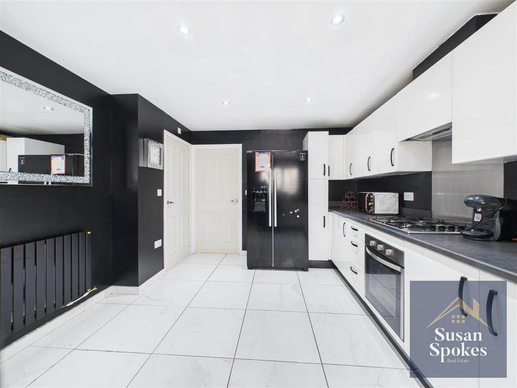 CAM01858 G0-PR0188-STILL018.jpg