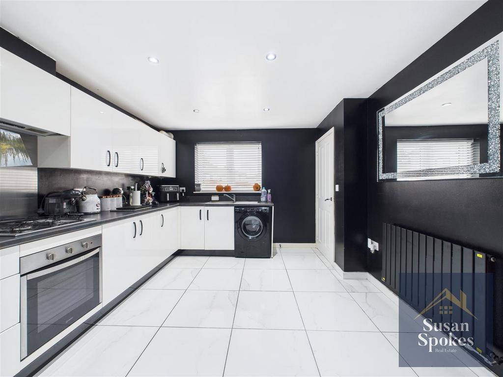 CAM01858 G0-PR0188-STILL017.jpg