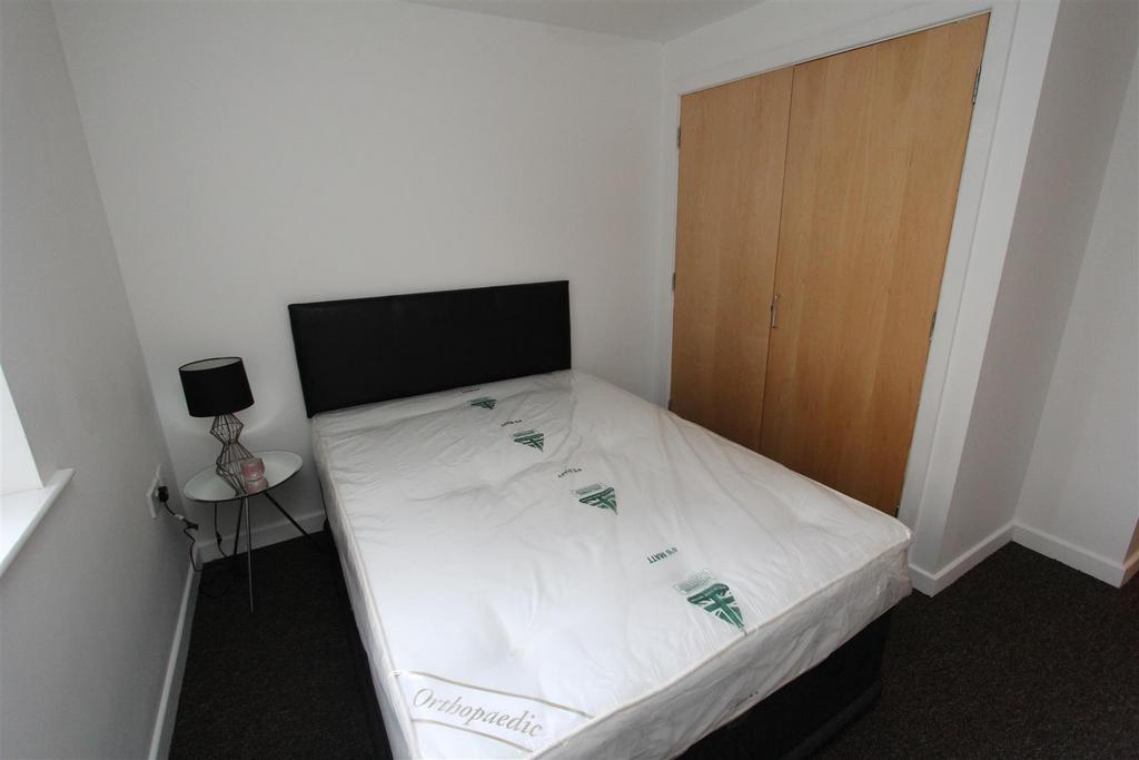 Bed1.JPG
