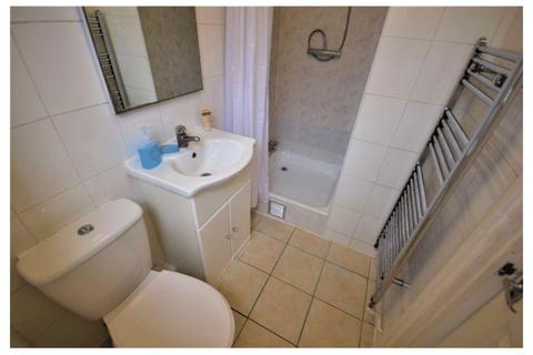undefined, Dagenham, RM9