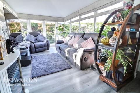 3 bedroom detached bungalow for sale, Meadow Rise, Hemsby
