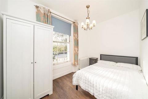 2 bedroom flat to rent, Shooters Hill Road, London SE3