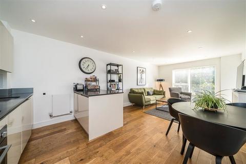 2 bedroom flat for sale, Bradley Road, London SW4