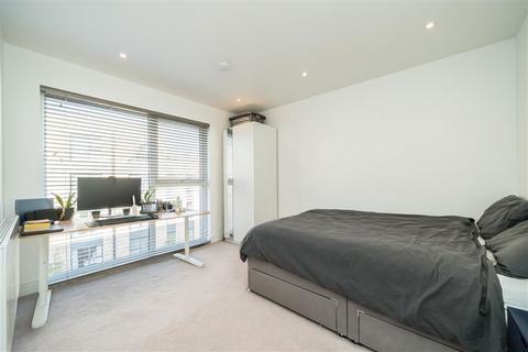 2 bedroom flat for sale, Bradley Road, London SW4