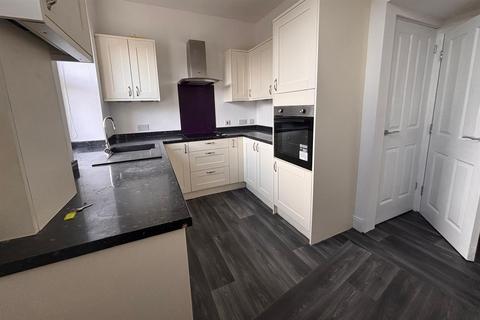 4 bedroom terraced house to rent, Union Street, Lindley, Huddersfield, HD3