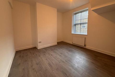 4 bedroom terraced house to rent, Union Street, Lindley, Huddersfield, HD3
