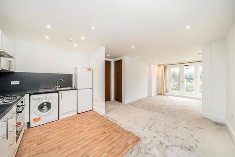 2 bedroom flat to rent, New Cross Road, London SE14