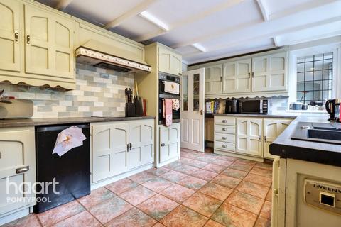 5 bedroom detached bungalow for sale, Cwmavon Road, Pontypool
