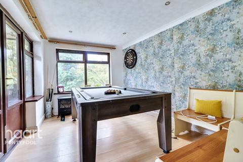 5 bedroom detached bungalow for sale, Cwmavon Road, Pontypool