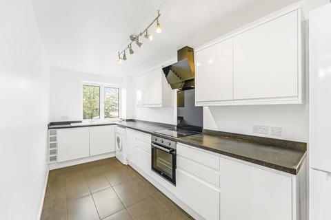 2 bedroom flat to rent, Selworthy Close, Wanstead