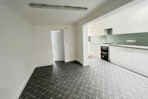 4 bedroom terraced house to rent, Courtland Road, East Ham, London