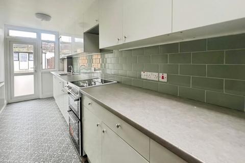 4 bedroom terraced house to rent, Courtland Road, East Ham, London
