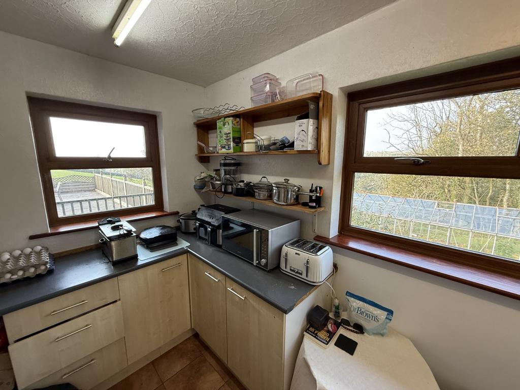 Utility Room off