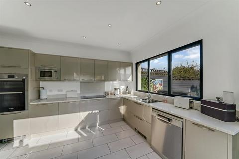 5 bedroom semi-detached house for sale, Eglington Road, London E4