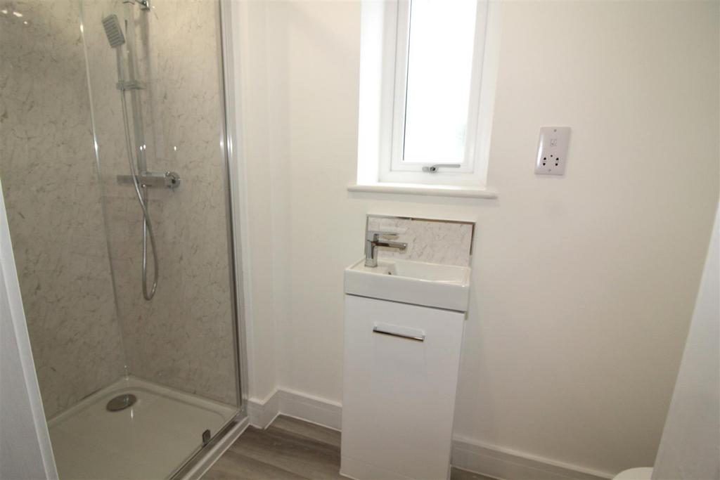 En-Suite Sower Room