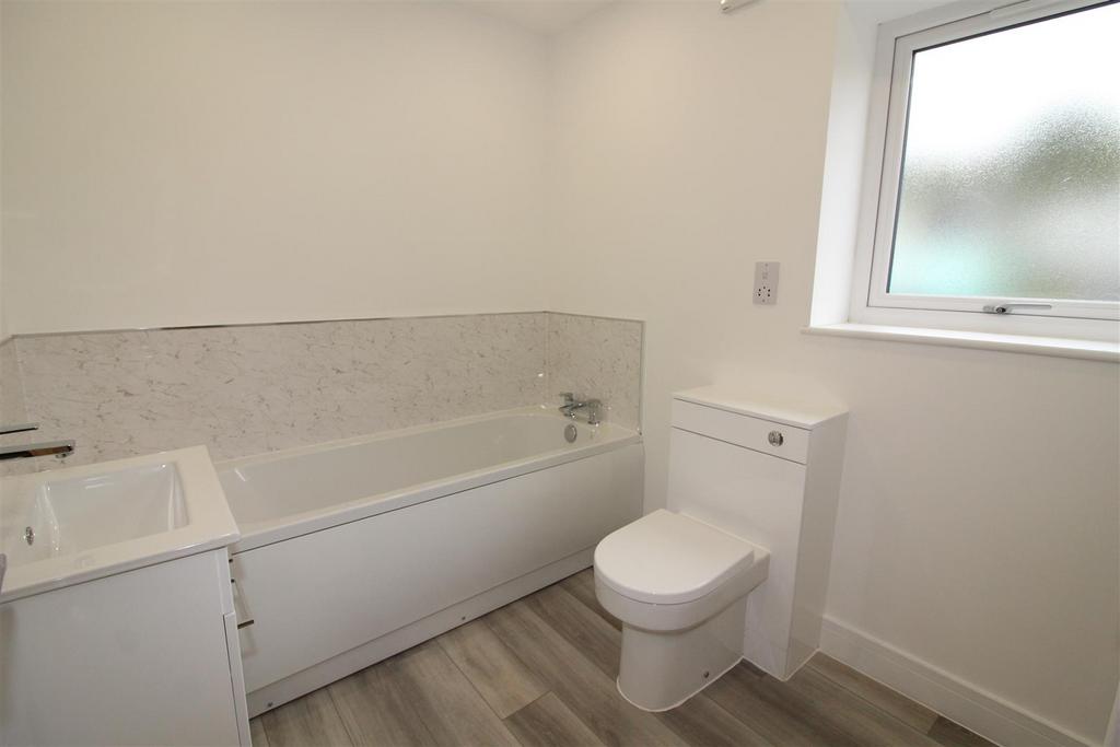 Family Bathroom/WC with Separate Shower