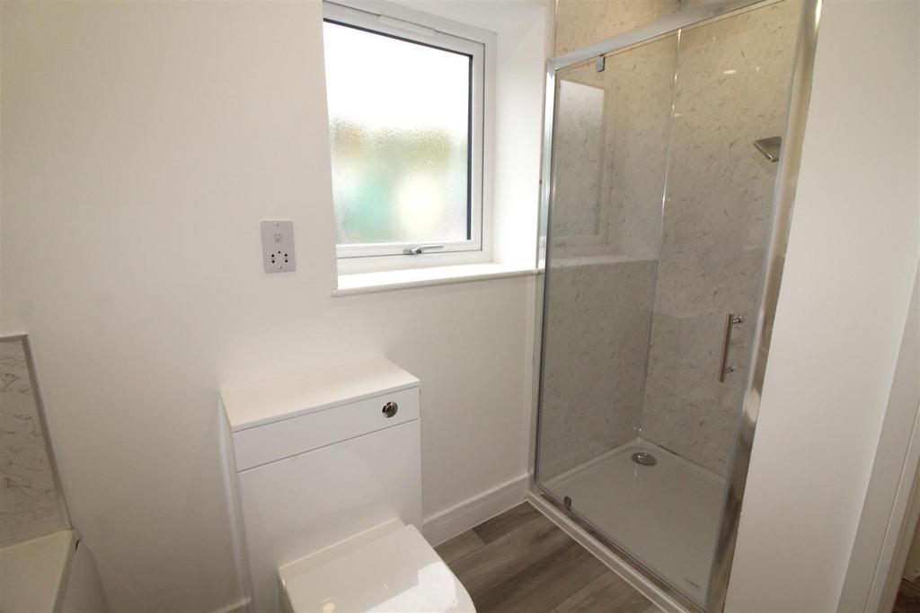 Family Bathroom/WC with Separate Shower