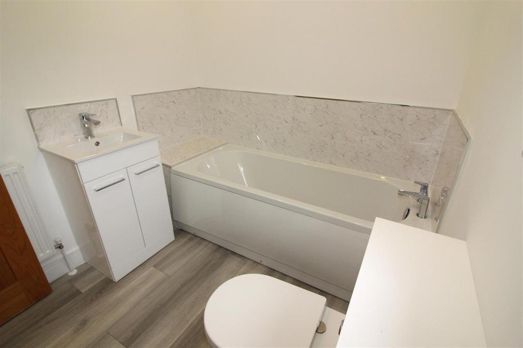 Family Bathroom/WC with Separate Shower