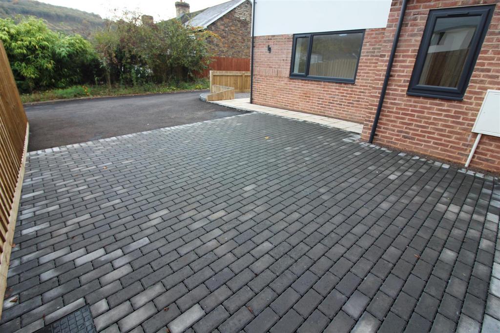 Driveway/Parking