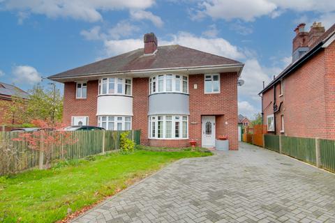 3 bedroom semi-detached house for sale, BITTERNE! NO FORWARD CHAIN! LOTS OF PARKING! A MUST SEE!