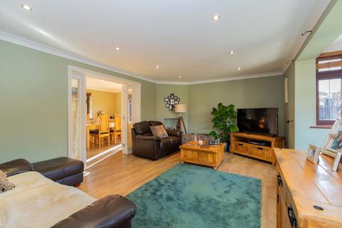 undefined, Camm Cottages, Colnbrook SL3