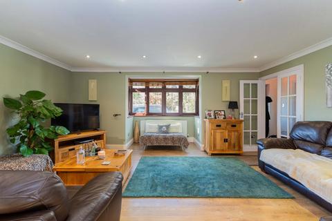 undefined, Camm Cottages, Colnbrook SL3