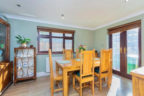 undefined, Camm Cottages, Colnbrook SL3