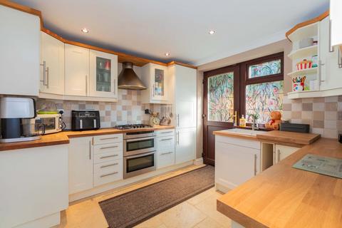 undefined, Camm Cottages, Colnbrook SL3