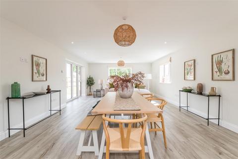 4 bedroom detached house for sale, Jack Way, Stowmarket IP14