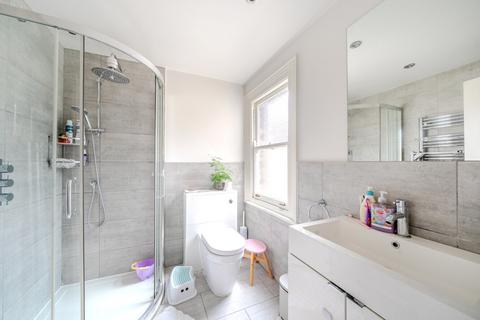 3 bedroom flat for sale, Salford Road, Balham, London, SW2