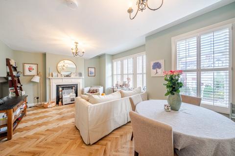 3 bedroom flat for sale, Salford Road, Balham, London, SW2
