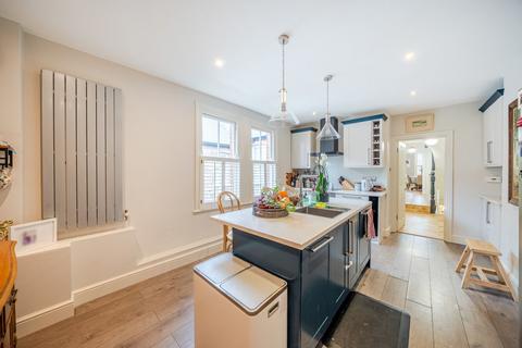 3 bedroom flat for sale, Salford Road, Balham, London, SW2