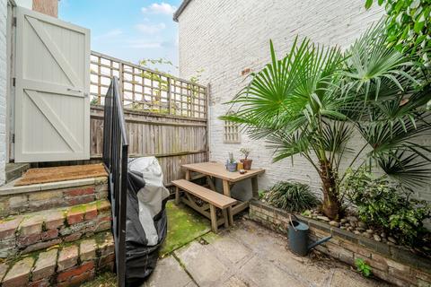 3 bedroom flat for sale, Salford Road, Balham, London, SW2