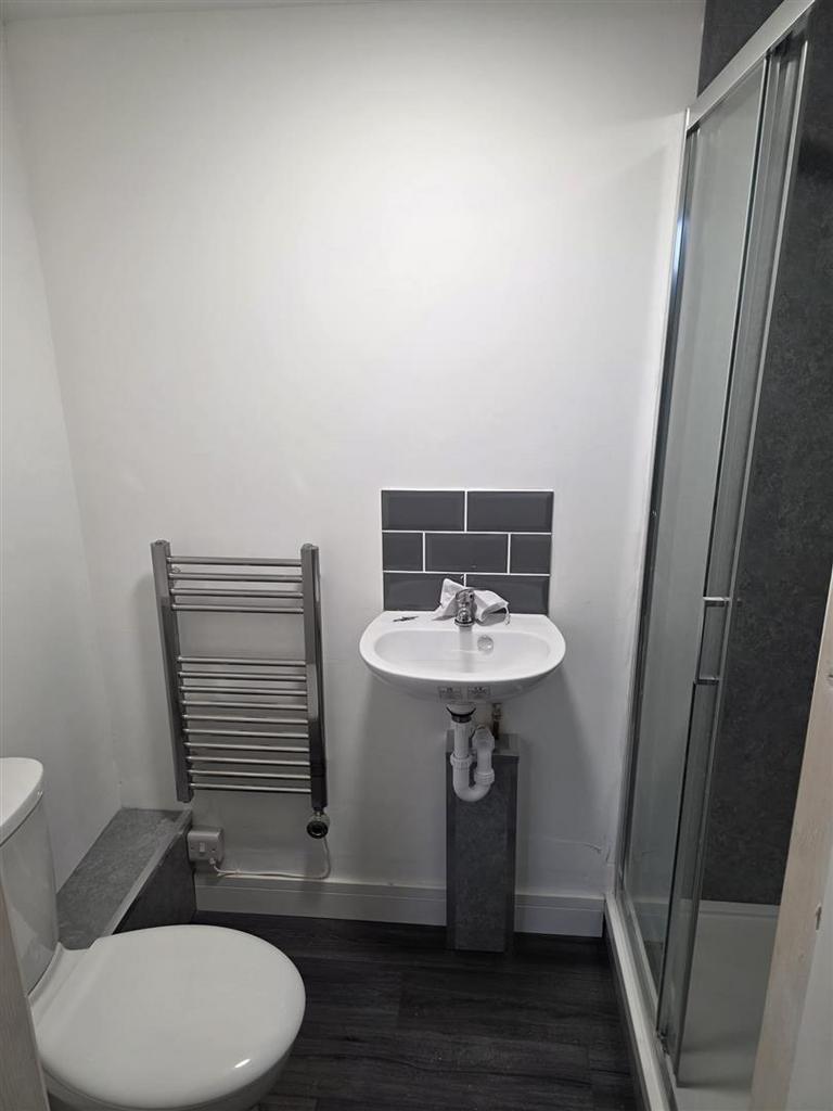Bathroom 1.JPG