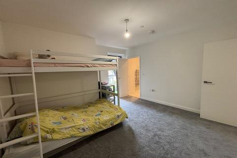 2 bedroom apartment to rent, Luctons Close, Loughton, IG10