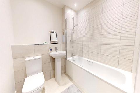 undefined, Luctons Close, Loughton, IG10