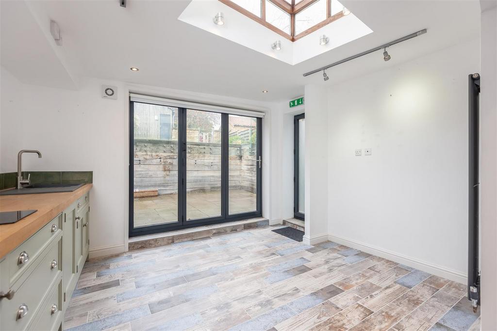 Bondgate 3 Studio Apartment-4.jpg
