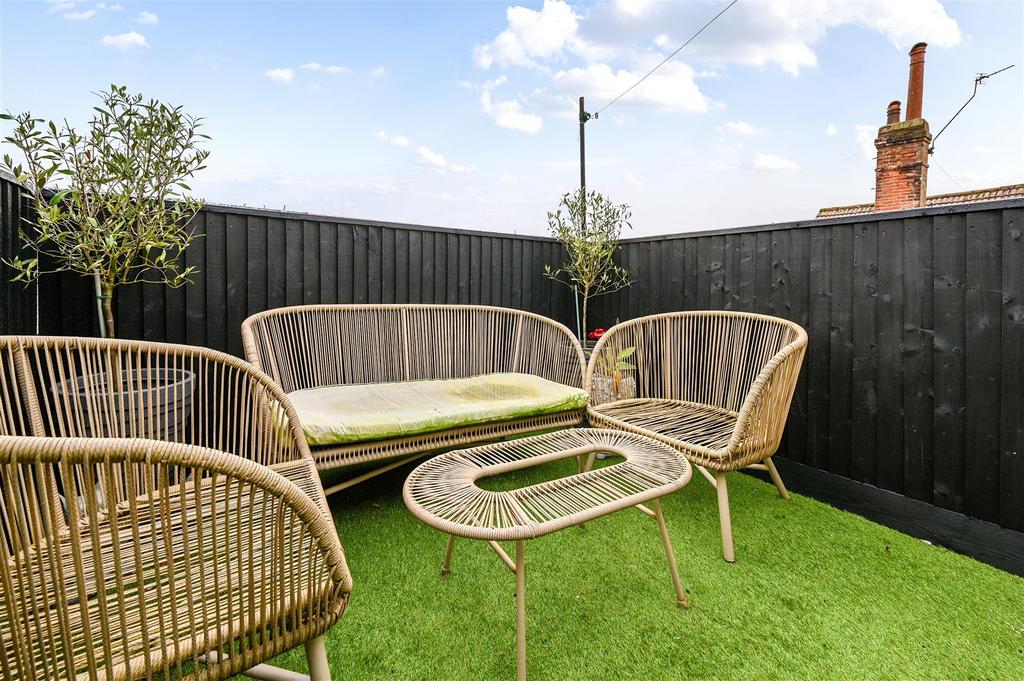 74 WINDSOR ROAD - TN393 PE (12).jpg